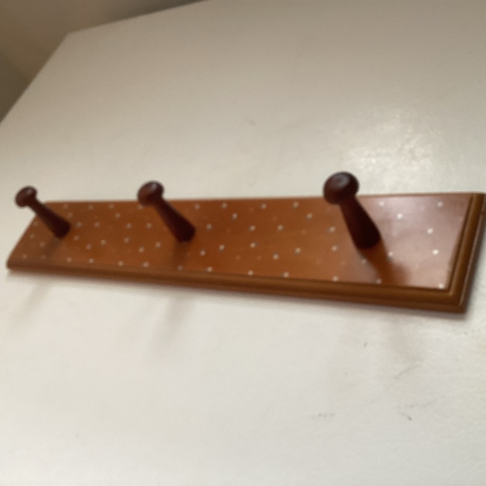 Vintage Wall Hook Rack 3 Peg with Tiny Flowers - Picture 3 of 12